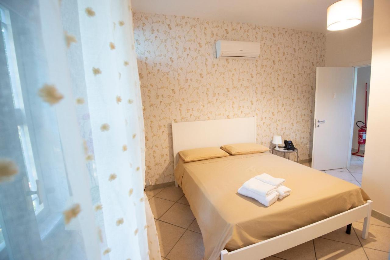 Donna Rosita Hotel San Felice a Cancello Luaran gambar